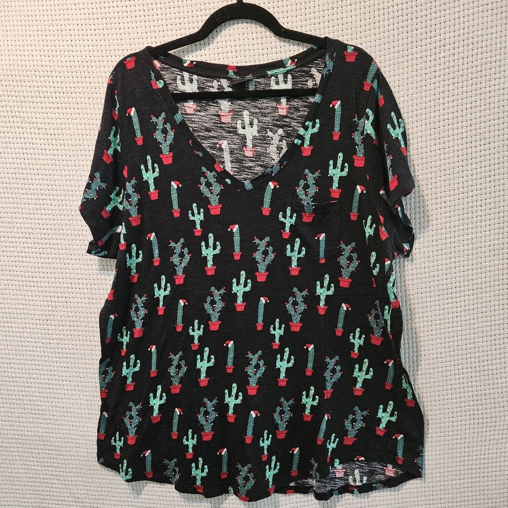 Torrid 2x Christmas Cactus Print V-Neck Short Sleeve Top